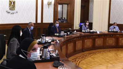 خلال اجتماع اللجنة الوزارية الاقتصادية.. طارق عامر : مستعدون لحل مشاكل المصدرين