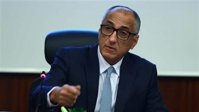 طارق عامر : البنك المركزي ملتزم بحقوق العاملين في بلوم مصر 