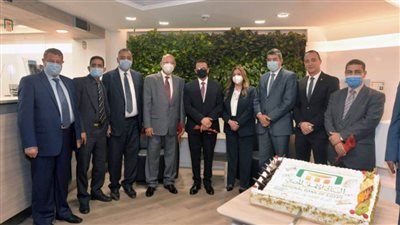 رئيس مصر للطيران يفتتح فرع جديد للبنك الأهلي المصري بمقر الشركة بمطار القاهرة
