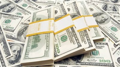 انخفاض حاد للدولار.. وتوقعات بإطلاق حزمة تحفيزات جديدة لتعزيز الاقتصاد الأمريكي