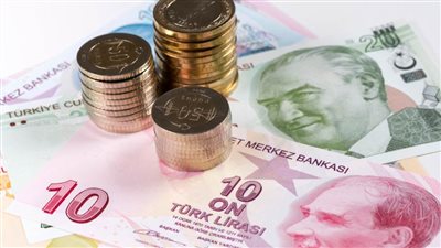 الليرة تواصل انهيارها.. العملة التركية تتراجع بنسبة 1٪ مقابل الدولار