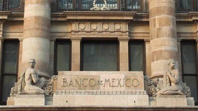البنك المركزي المكسيكي ينتقد مشروع قانون لشراء دولارات أمريكية معلقة