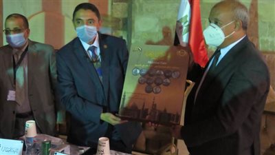 صور | «الخزانة وسك العملة» :إصدار ميداليات تذكارية في العيد «١٠٥٠» لإنشاء القاهرة التاريخية