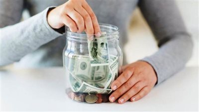 دراسة: أكثر من 50٪ من سكان الإمارات توقفوا أو قللوا من الادخار