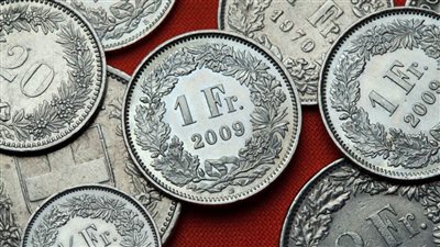 اتهامات لسويسرا وفيتنام بالتلاعب في سعر صرف العملات