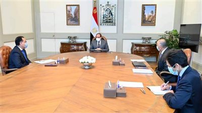 الرئيس السيسى يجتمع بمحافظ البنك المركزي