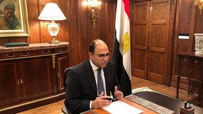 الملا والوزير يبحثان تطوير واستغلال التسهيلات البترولية بموانىء الاسكندرية