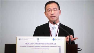 الرئيس التنفيذي للبنك المركزي في هونج كونج يقلل من أهمية تهديد ربط العملة