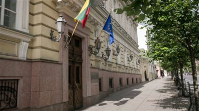 البرلمان الليتواني يوافق على الحاكم الجد للبنك المركزي