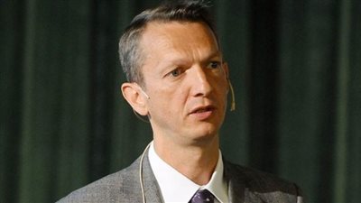 كبير الاقتصاديين وعضو لجنة السياسة النقدية في بنك إنجلترا يعلن مغادرة منصبه