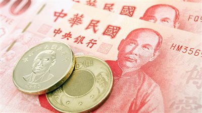 انخفاض حاد بالدولار التايواني.. ومخاوف من اتهامات بالتلاعب