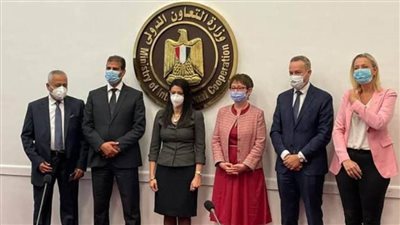 114 مليون دولار من 3 بنوك لتمويل محطة كهرباء كوم أمبو للطاقة الشمسية الأكبر في مصر