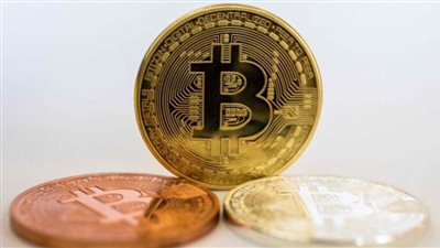 سعر البيتكوين يتراجع إلى 52 ألف دولار.. وتوقعات بمزيد من الانخفاض