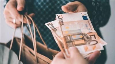 خبراء: انخفاض حاد في استخدام المعاملات النقدية بسبب تغيرات سلوك التسوق لدى المستهلك