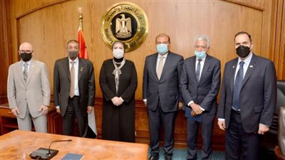 وزيرة الصناعة: دراسة إنشاء محور تجاري مباشر بين مصر والبحرين