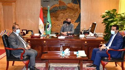 وفد من البنك الأهلي المصري يبحث فتح فروع جديدة بـ3 مراكز في الفيوم وزيادة ماكينات 