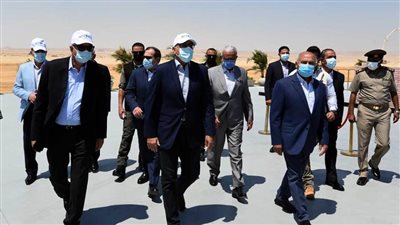 مدبولي يضع حجر أساس مجمع البتروكيماويات بالمنطقة الاقتصادية باستثمارات 7,5 مليار دولار