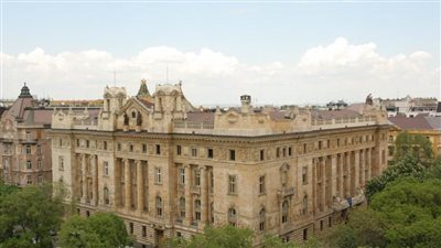 البنك المركزي المجري: الارتفاع المطول في التضخم قد يعرض الانتعاش الاقتصادي للخطر