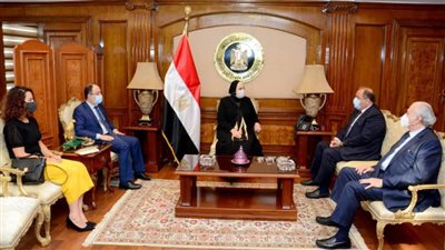 وزيرة الصناعة تبحث مع رئيس المجلس الاقتصادي اللبناني سبل تعزيز التجارة البينية والإستثمارات