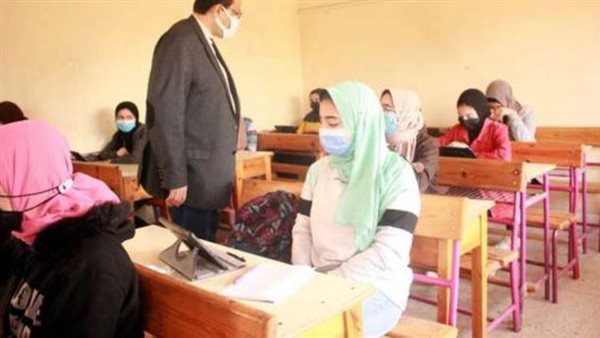 طلاب الشهادة الإعدادية