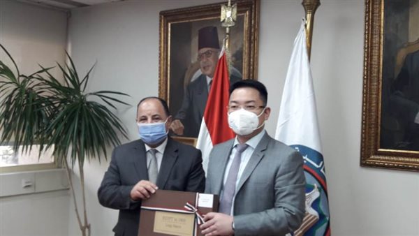 وزير المالية مع رئيس