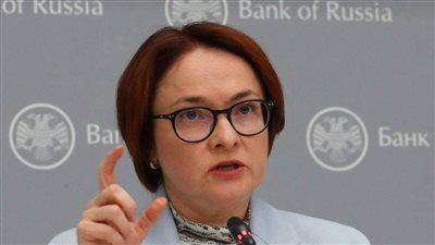 البنك المركزي الروسي يعلن الاحتفاظ بالدولار الأمريكي في احتياطيات العملات الأجنبية