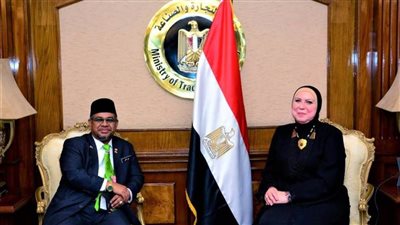 نيفين جامع تبحث مع وزير الصناعات الزراعية والسلع الماليزي سبل تعزيز التعاون المشترك