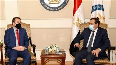 الملا يبحث تعزيز الاستثمارات التشيلية في مصر بمجال البترول والغا