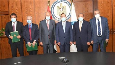 بحضور رئيس البنك الأهلي المصري.. توقيع الاتفاقية التأسيسية لشركة مصر للميثانول والبتروكيماويات