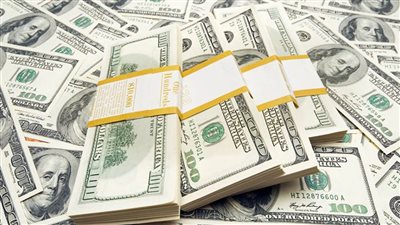 الدولار يستقر بالقرب من أعلى مستوى في 3 أسابيع بعد تعزيز مبيعات التجزئة الأمريكية