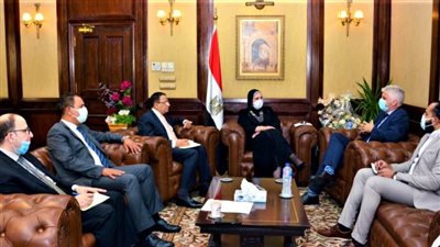 وزيرة التجارة تبحث مع شركة أمريكية ضخ استثمارات بالسوق المصري في مجال الملابس