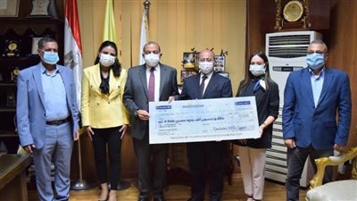 بنك الإمارات دبي الوطني يتبرع بـ150 ألف جنيه لصندوق التكافل الاجتماعي بجامعة بني سويف