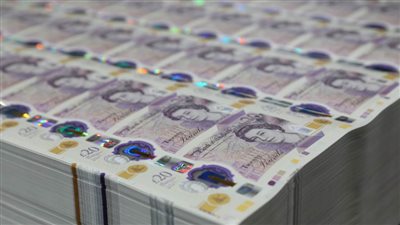 بنك إنجلترا يحث الجمهور على إنفاق الأوراق النقدية القديمة قبل الإلغاء