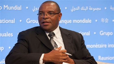 بعد عام من إقالته.. إعادة تعيين محافظ البنك المركزي السابق بزامبيا