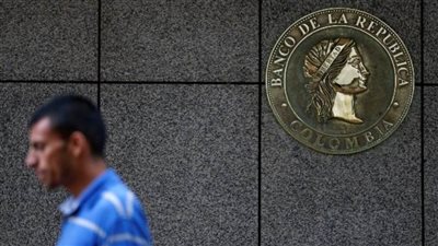 مطالبات بإلغاء تعيين وزير سابق بمجلس إجارة البنك المركزي الكولومبي