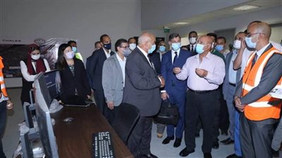 وفد البنك الدولي يتفقد برج التحكم المركزي CTC بمشروع تحديث نظم الإشارات بالسكة الحديد