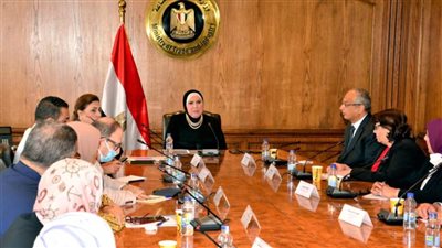 وزيرة التجارة تبحث مع قيادات الرقابة على الصادرات والواردات الارتقاء بمنظومة خدمات مجتمع الاعمال