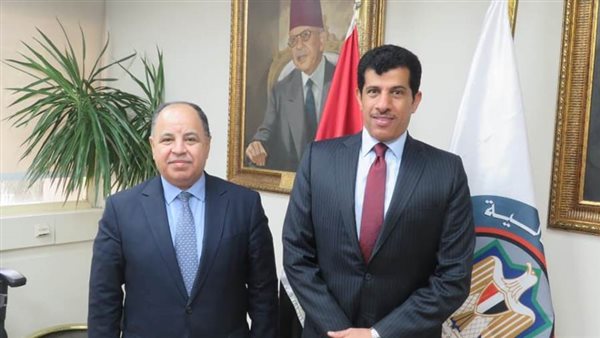 وزير المالية والسفير