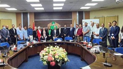 التجاري وفا يعقد ندوة مع مستثمري العاشر من رمضان للتعريف بمنتجاتة