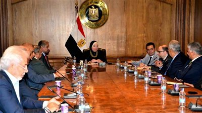 وزيرة الصناعة تبحث مع وفد جمعية رجال الأعمال البحرينية سبل تعزيز التعاون التجاري والاستثماري