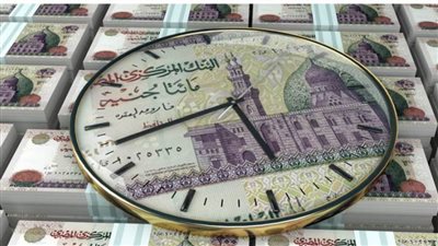 7 طرق للتفريق بين العملة الحقيقية والمزورة.. اعرفها