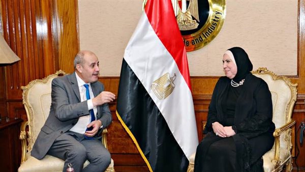 وزيرة التجارة ونظيرها
