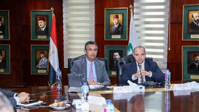 رئيسا البريد والبورصة يبحثان فرص التعاون المشترك