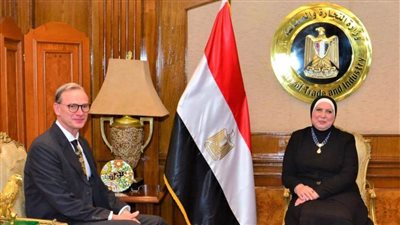 وزيرة التجارة تبحث مع رئيس هيئة معارض دوسلدورف الألمانية سبل التعاون