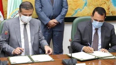 بالتعاون مع البنك الزراعي.. تقديم قرض بـ٤.١٨ مليون جنيه لأول شركة من منتفعي الـ١.٥ مليون فدان