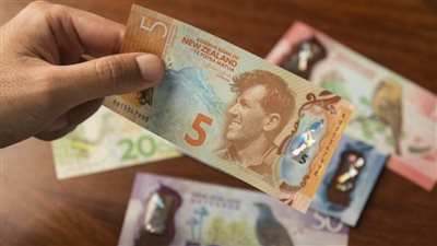 بنك الاحتياطي النيوزيلندي يحذر من كشط الأوراق النقدية لاكتشاف النقد المزيف