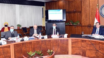 الملا: شبكة خطوط أنابيب البترول تمثل الشرايين الحيوية لتحقيق أهداف الدولة التنموية