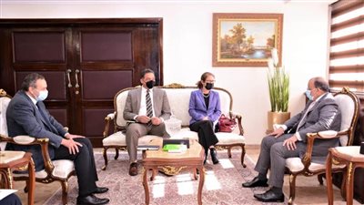 وفد من البنك الدولي يبحث مع وزير التنمية المحلية آخر مستجدات برنامج التنمية المحلية بالصعيد