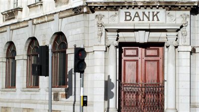 لانتشار الخدمات الرقمية .. إغلاق عددا قياسيا من فروع البنوك بأمريكا في 2021