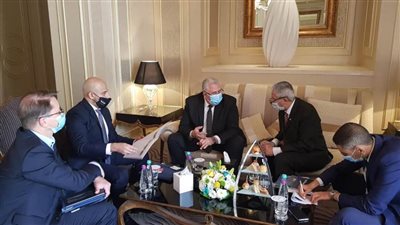 وزير الزراعة يبحث مع مستثمرين فرص الاستثمار الزراعي والسمكي في مصر